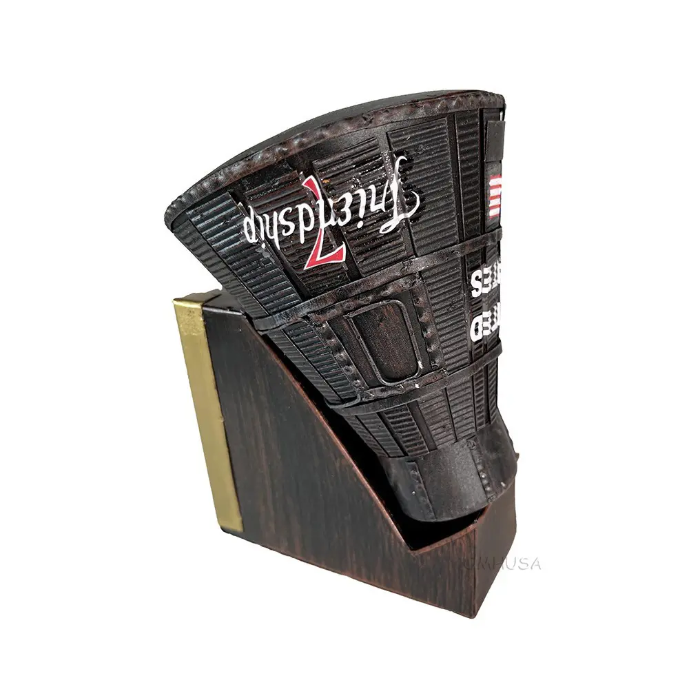 old-modern-handicrafts-mercury-friendship-7-capsule-display-model-3