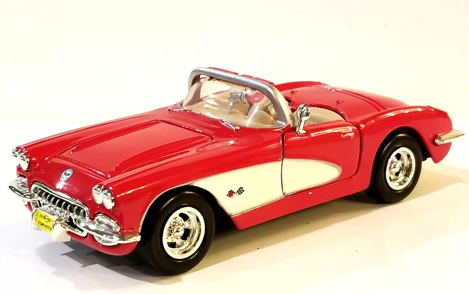 Motormax - 1956 Ford Thunderbird Orange 1/24 Diecast Car Model